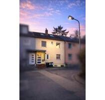 Gepflegtes Reihenmittelhaus mit Garten, Kamin, Stellplatz &Garage - Frankfurt am Main Rödelheim