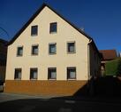 Foto - Haus mit Nebengebäuden u. Grünflächen in Stockheim-Privatverkauf