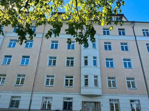 Foto - Helle, sanierte Dachgeschosswohnung in Elbnähe mit Balkon