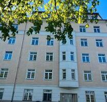 Helle, sanierte Dachgeschosswohnung in Elbnähe mit Balkon - Dresden Blasewitz