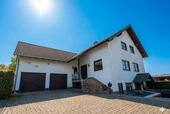 Foto - Ein- Familienhaus mit Einliegerwohnung -Provisionsfrei
