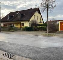Doppelhaushälfte in Stegaurach mit großzügigem Garten und Garage Doppelhaushälfte in Stegaurach mit großzügigem Garten und Garage
