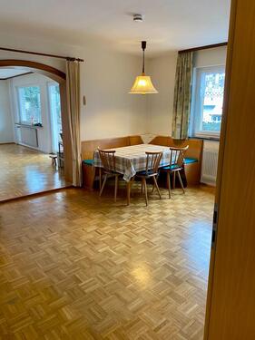 Foto - Großzügige 5-Zimmer-Erdgeschosswohnung mit Einbauküche & Garage