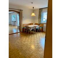 Großzügige 5-Zimmer-Erdgeschosswohnung mit Einbauküche & Garage - Villingen-Schwenningen