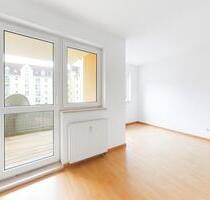 Helle 1 Zimmer Wohnung mit Balkon, Aufzug + Stellplatz - Fürth Südstadt
