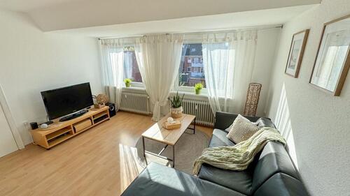 Foto - CHARMANTE, VOLLMÖBLIERTE 3-ZIMMER-DACHGESCHOSSWOHNUNG IN EMDEN – ZENTRAL AB 01.01.2026!