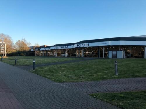 Foto - Autohaus - Autohandel - Ausstellungsfläche - Schowroom