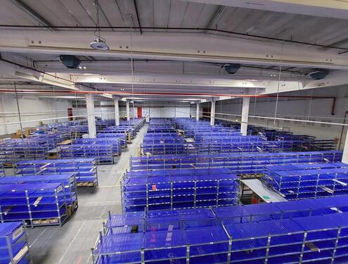Foto - Industriehalle mit 9 m Deckenhöhe, 13 Toren und Büroanteil