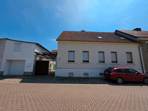 Foto - Einfamilienhaus mit Nebengelass und gepflegten Garten