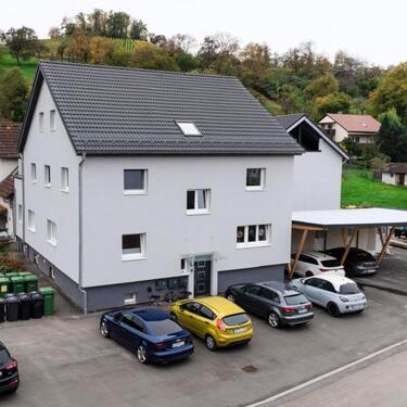 Foto - Moderne 4,5 Zimmer Wohnung mit Einbauküche und Stellplatz