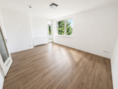 Foto - **Was will man mehr? +Balkon +Laminat +frisch gestrichen +neues Badezimmer**