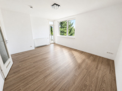 Foto - **Was will man mehr? +Balkon +Laminat +frisch gestrichen +neues Badezimmer**