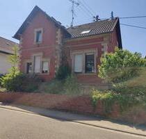 Freistehendes und saniertes Einfamilienhaus - Saarwellingen