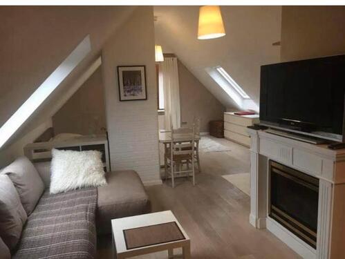 Foto - Schöne, gemütliche möblierte Dachgeschosswohnung