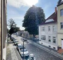 Geschickt geschnitten und mit bester Anbindung. 2-Raum-Wohnung unweit vom Bahnhof - Halle (Saale) Büschdorf