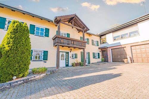 Foto - Großes Anwesen mit 2 Wohneinheiten, Lagerfläche & 7.500m2 Grund