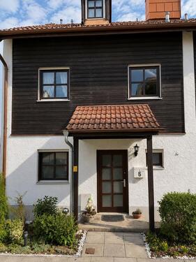 Foto - Schönes Reihenhaus mit großem Vorgarten & Tiefgaragenstellplatz