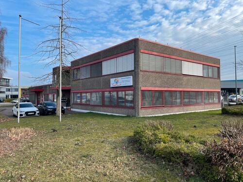 Foto - Modernes Einzelbüro mit Zugang zu Gemeinschaftsflächen