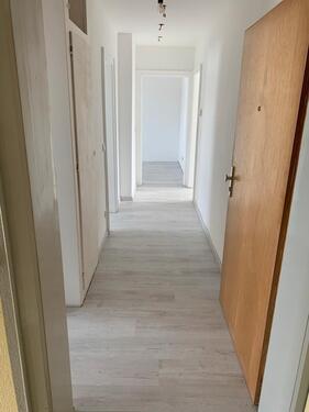 Foto - Helle 2-Zimmer-Wohnung in Bischofsheim mit Balkon & Laminat!