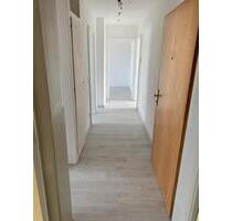 Helle 2-Zimmer-Wohnung in Bischofsheim mit Balkon & Laminat!