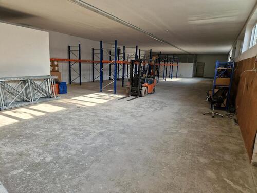 Foto - Gewerbehalle Lagerhalle mit Büro, WC, Küche