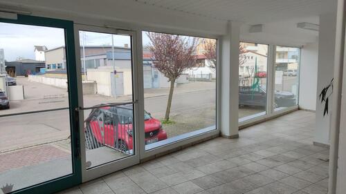 Foto - Laden - Büro - Lager -ca. 26qm. - Schaufenster möglich - WC