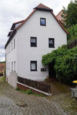 Foto - Zweifamilienhaus in Roßtal - 400.000,00&nbsp;EUR Kaufpreis, ca.&nbsp; 180,00&nbsp;m&sup2;