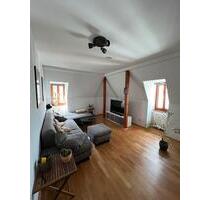 Helle 3-Zimmer-Dachgeschosswohnung mit EBK & Stellplatz in Coburg