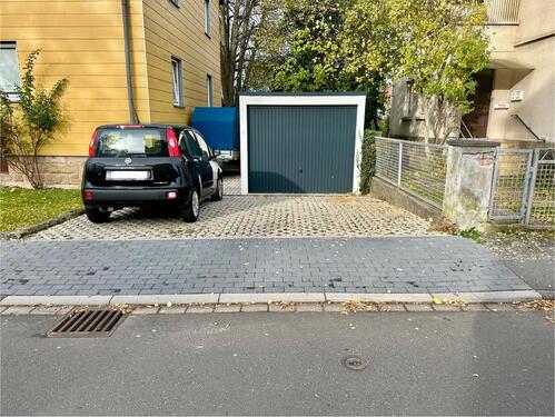 Foto - Garage mit elektrischem Garagentor zu vermieten