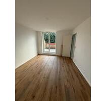 renovierte 2 Zi Whg mit neuer EBK und großer Dachterrasse in Heid - Heide