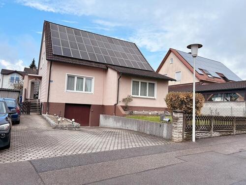 Foto - Großes Einfamilienhaus mit Garten in ruhiger Wohnanlage