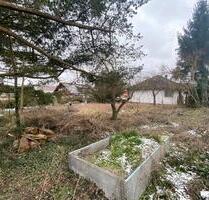 Sonniges Grundstück mit Bungalow und Pool in ruhiger Lage - Weisendorf