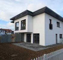 Erstbezug 147qm KFW55EE Doppelhaushälfte m. Garten, E-Ladestation - Anröchte