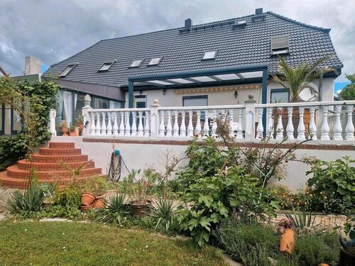 Foto - Großes Einfamilienhaus mit 4000m² Bauland