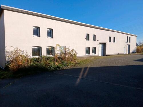 Foto - Lagerhalle Gewerbehalle Außenflächen Gewerbegrundstück