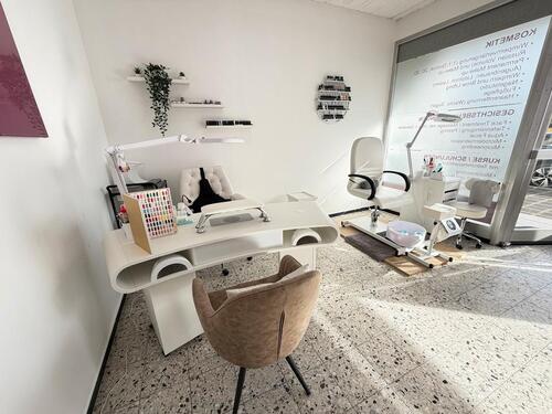 Foto - Große Raum zur Untermiete in Kosmetikstudio