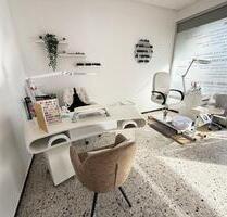 Große Raum zur Untermiete in Kosmetikstudio - Nürnberg Gaismannshof