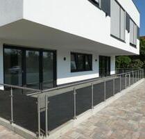 AUMÜLLER-Immobilien - Moderne 2-Zi-EG-Wohnung mit großer Terrasse und Autostellplätzen im Hof - Schlüchtern