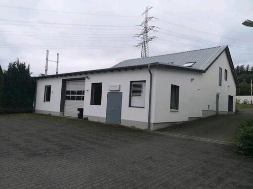 Foto - Gewerbehalle Lagerhalle Werkstatt mit Außenfläche Autobahnnah