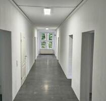 Große bezugsfertige Wohnung - 6,5 Zimmer + 3 Stellplätze - Hildesheim Himmelsthür