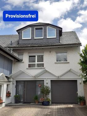 Foto - Zwei gepflegte Wohnhäuser mit Zwischenbau