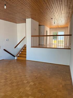 Foto - Split-Level-Reihenmittelhaus mit zwei Balkonen und Garage
