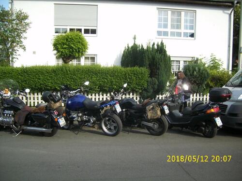 Foto - Doppelhaushälfte & 1 WoMO-Gespann& 1 Motorrad alles mit TÜV