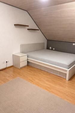 Foto - Zimmer im Einfamilienhaus - 500,00&nbsp;EUR Kaltmiete, ca.&nbsp; 200,00&nbsp;m&sup2;