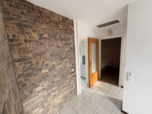 Foto - Schöne 2-Zimmer Wohnung im DG mit EBK und Stauraum