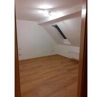 helle 3 Zimmer Dachgeschosswohnung - Kumhausen