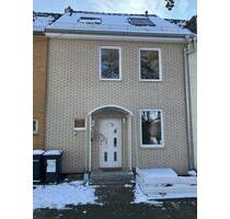 Mittelreihenhaus mit Garten und Carport in Alt-Laatzen