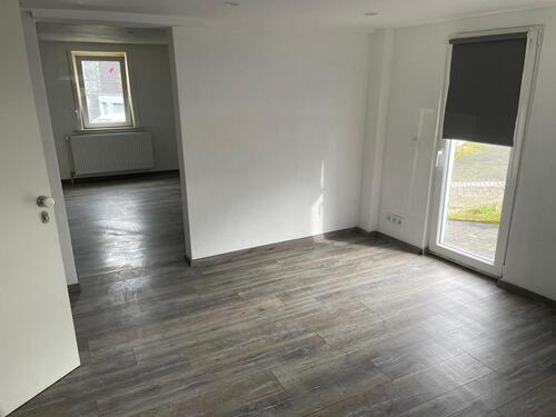 Foto - Frisch renovierte 2-ZKB-Wohnung mit Terrasse & Einbauküche 47 m²