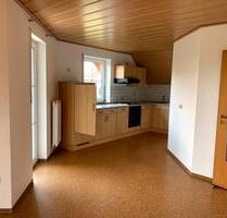 Dachgeschosswohnung mit Balkon & Einbauküche - Ippesheim