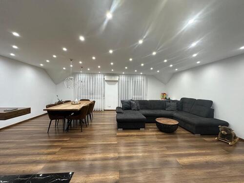 Foto - Großzügige 6-Zimmer-Maisonettenwohnung (ca. 150 qm)